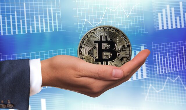 bitcoin, money, gift, hand, keep, give a gift, present, presentation, offer, services, hand over, businessman, businesswoman, men's suit, office, bag, sack, nicholas, santa claus, curve, bitcoin, bitcoin, bitcoin, bitcoin, bitcoin