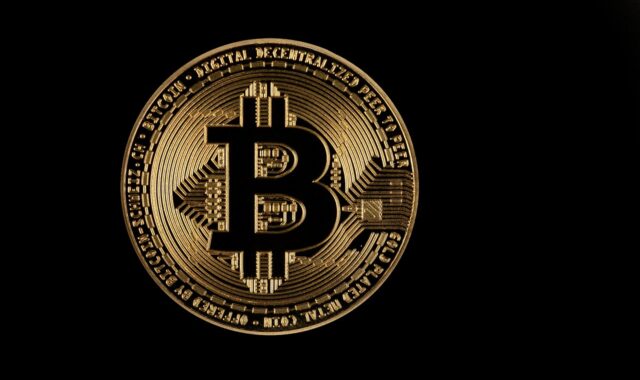 bitcoin, gold, coin, icon, symbol, logo, bitcoin gold, bitcoin logo, currency, cryptocurrency, black background, bitcoin, bitcoin, bitcoin, bitcoin, logo, logo, logo, logo, logo, bitcoin logo, bitcoin logo, bitcoin logo