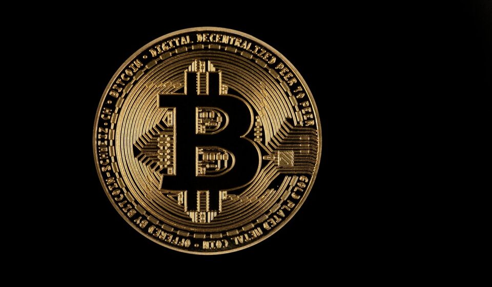 bitcoin, gold, coin, icon, symbol, logo, bitcoin gold, bitcoin logo, currency, cryptocurrency, black background, bitcoin, bitcoin, bitcoin, bitcoin, logo, logo, logo, logo, logo, bitcoin logo, bitcoin logo, bitcoin logo